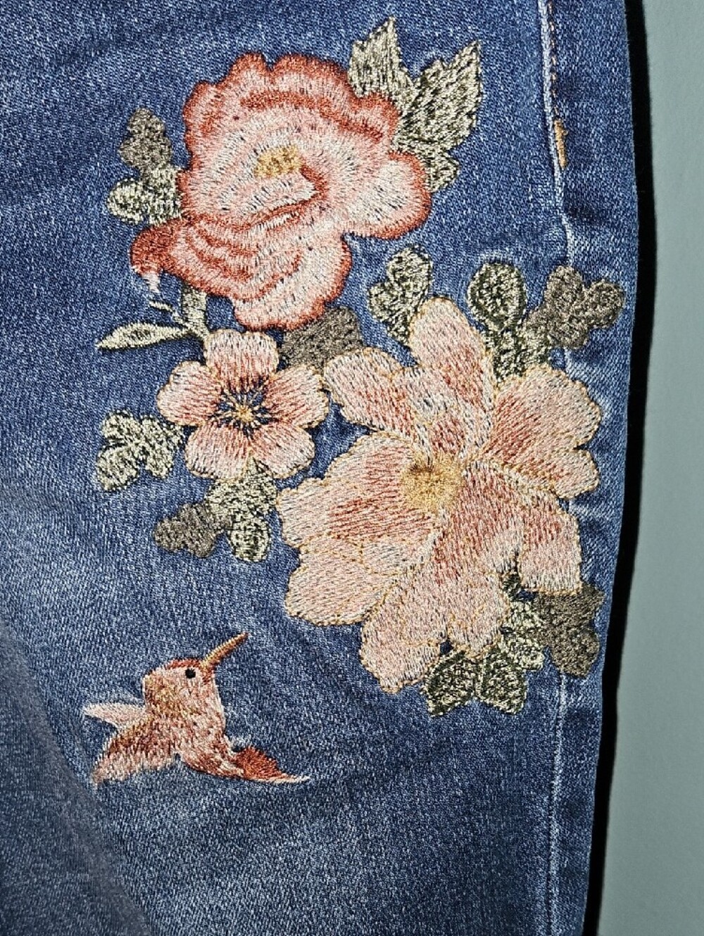 Sigrid Olsen Eyelet Top & A.n.a Embroidered Jeans - Picture 8 of 12